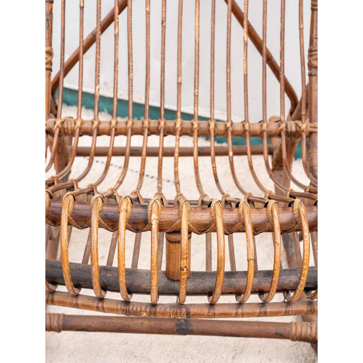 Rocking-chair en rotin Alibert N°90 - Bon état bois foncé, DEBONGOUT