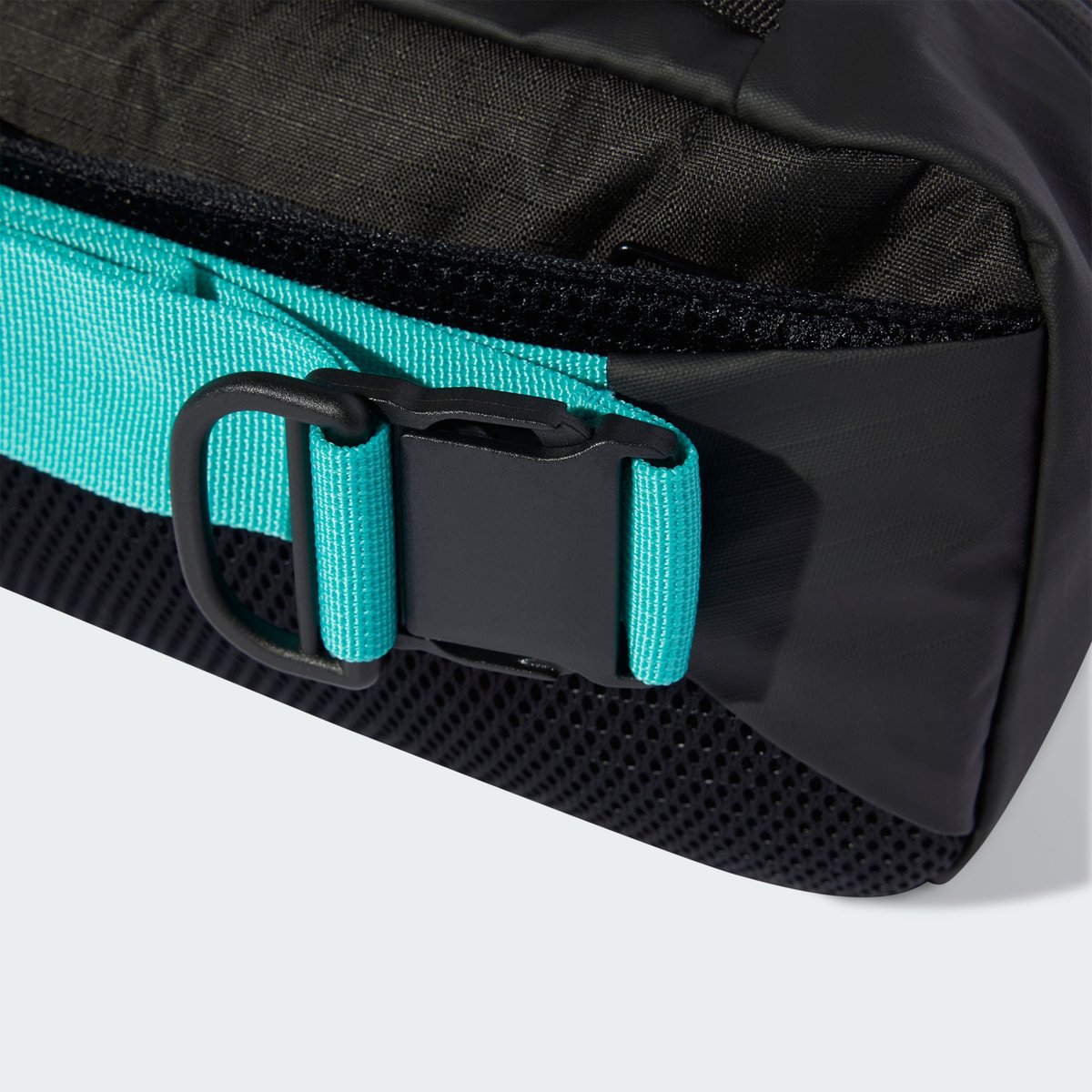 Sac Banane Système De Rangement Intelligent Mercedes - Amg Petronas Formula One Team black / reflective silver / semi mint rush, adidas Performance