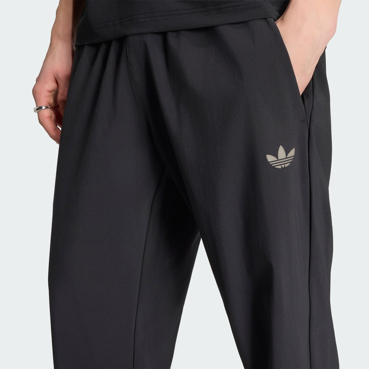 Pantalon De Survêtement Trèfle Tech Essentials Pantalon De Survêtement Trèfle Tech Essentials black, adidas Originals