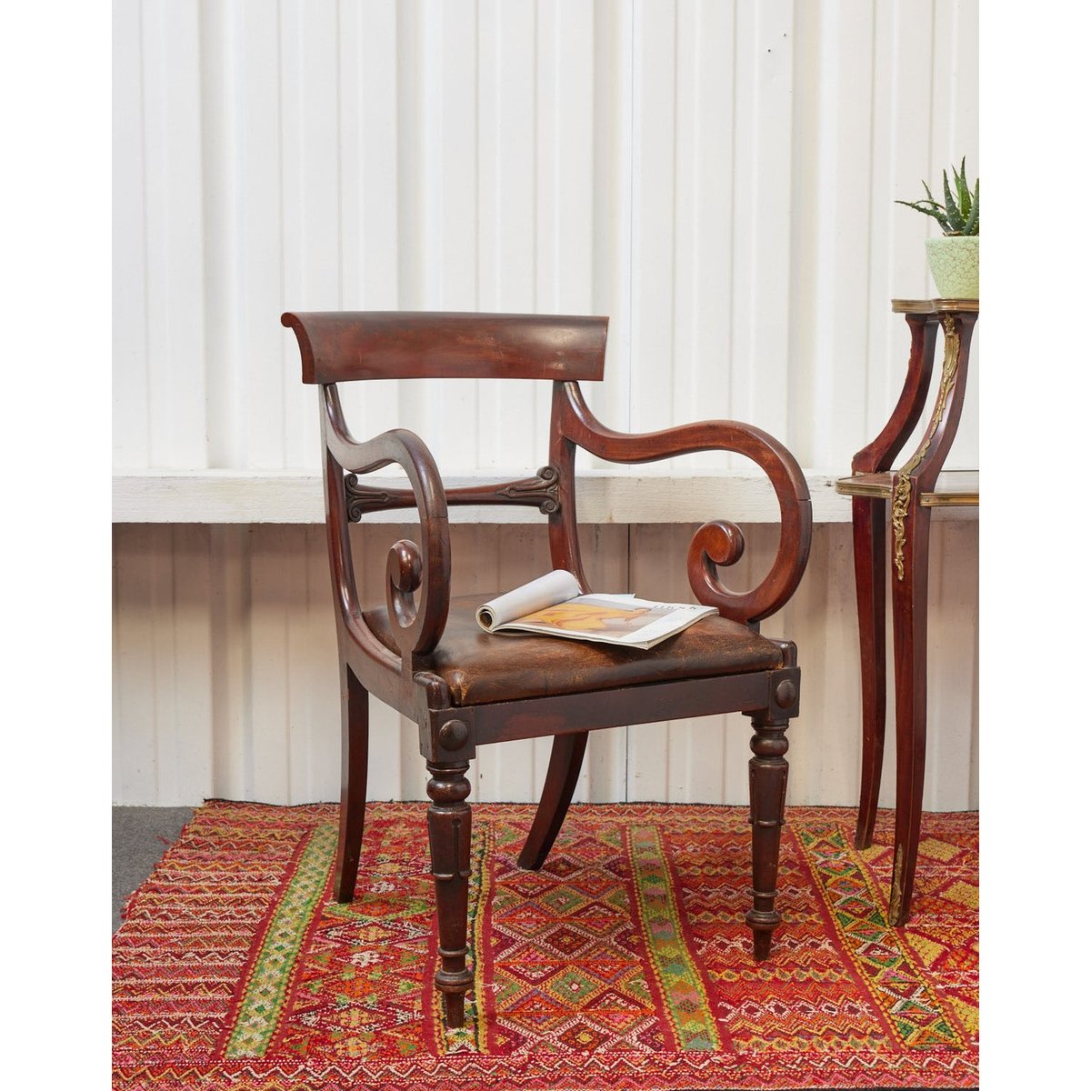 Fauteuil en cuir Ernest N°1079 - Bon état marron, DEBONGOUT