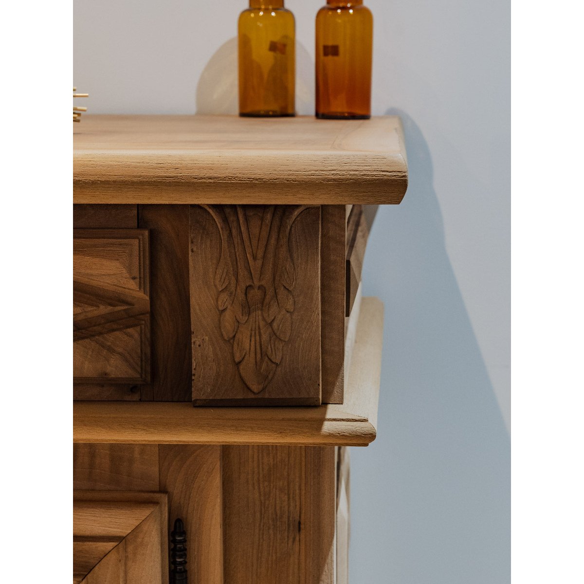 Buffet en bois Gilbert N°1508 - Bon état bois clair, DEBONGOUT