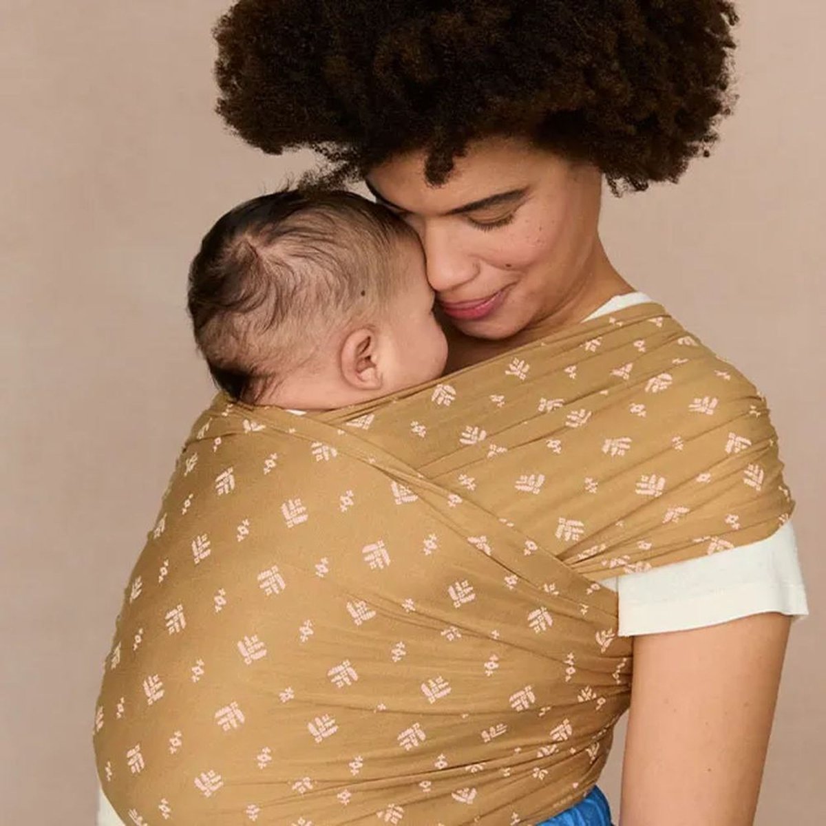 Écharpe de portage Aura en tissu tricoté Camel couleur unique, ERGOBABY
