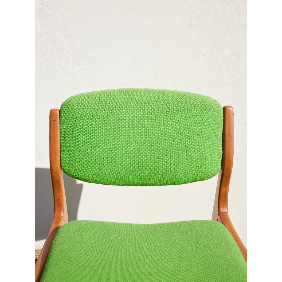 Chaise scandinave verte Alma N°1927 - Bon état bois clair, DEBONGOUT