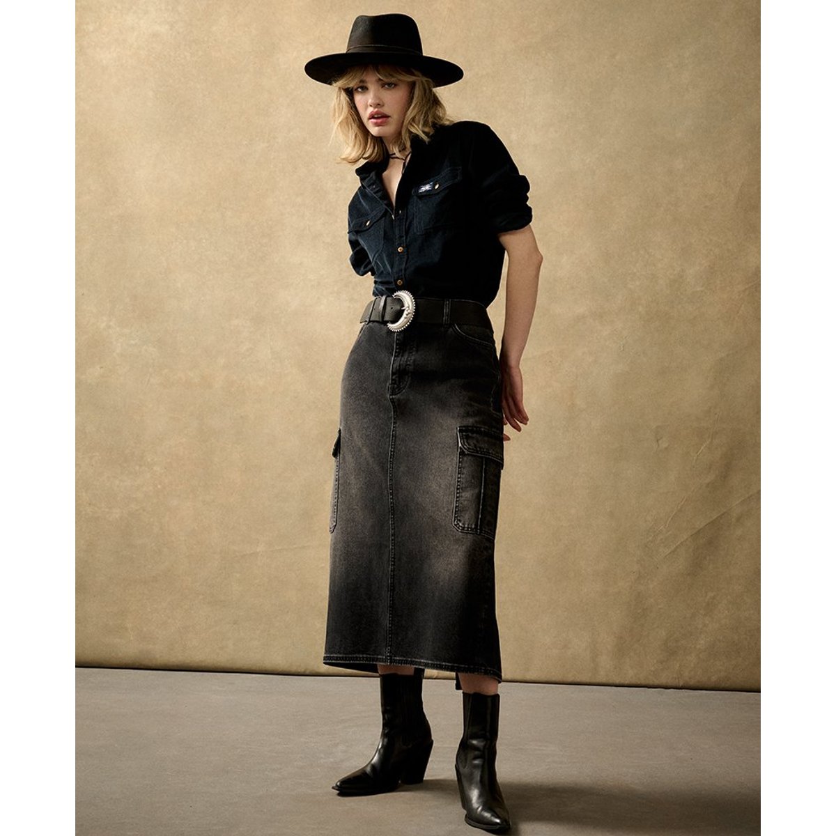 Jupe mi-longue en denim à poches cargo denim noir, SUPERDRY