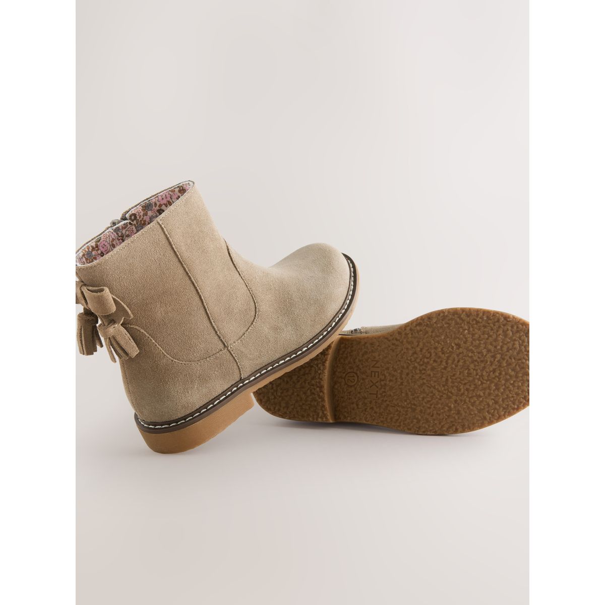 Bottines hydrofuges en daim gris, NEXT
