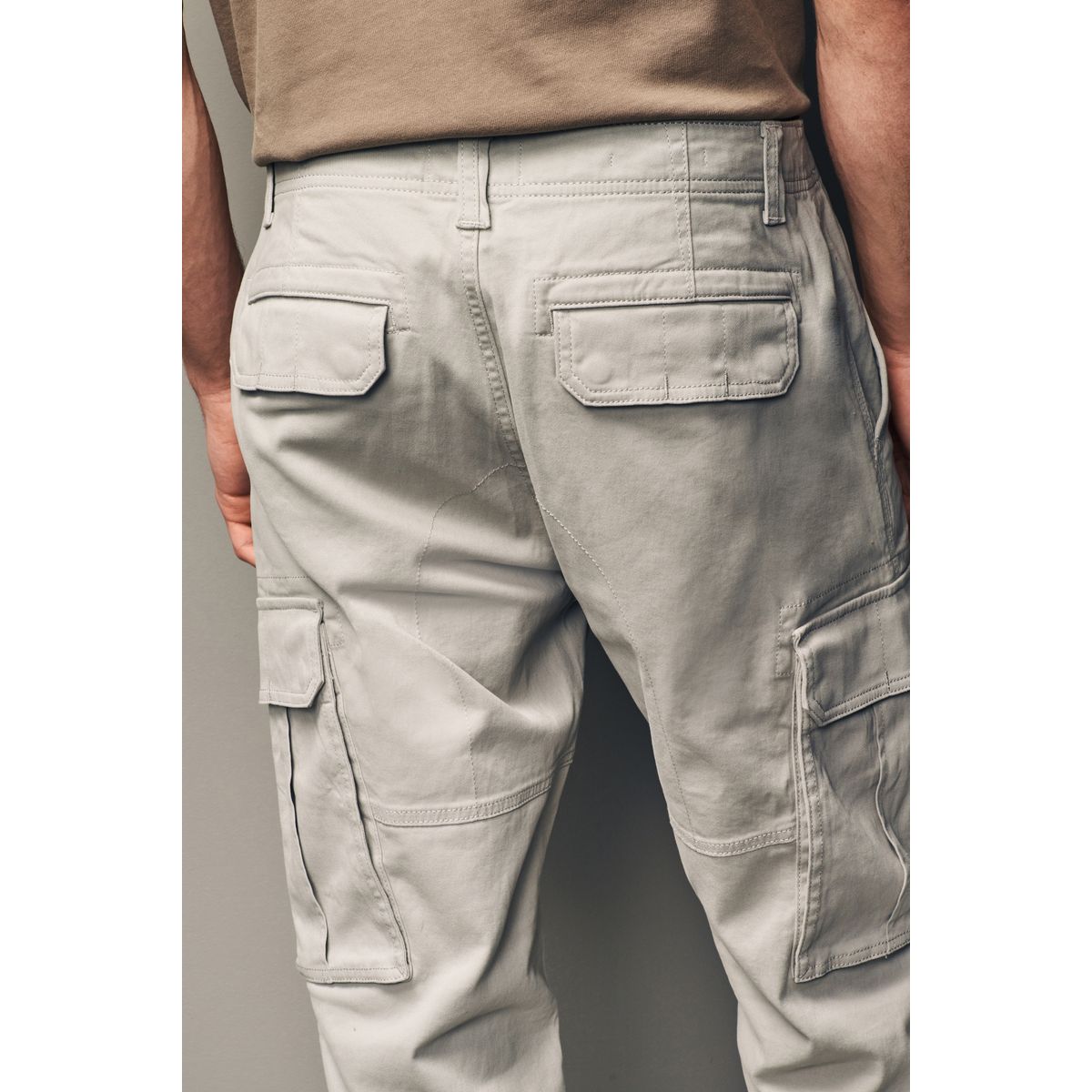 Pantalon cargo stretch en coton naturel, NEXT