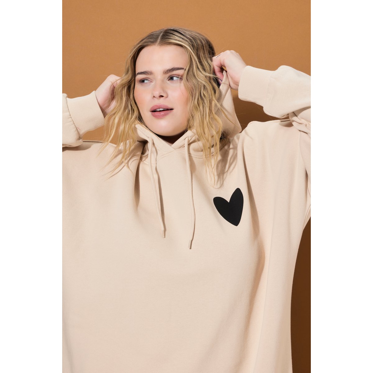 Jupe maxi en satin aux reflets scintillants noir, STUDIO UNTOLD