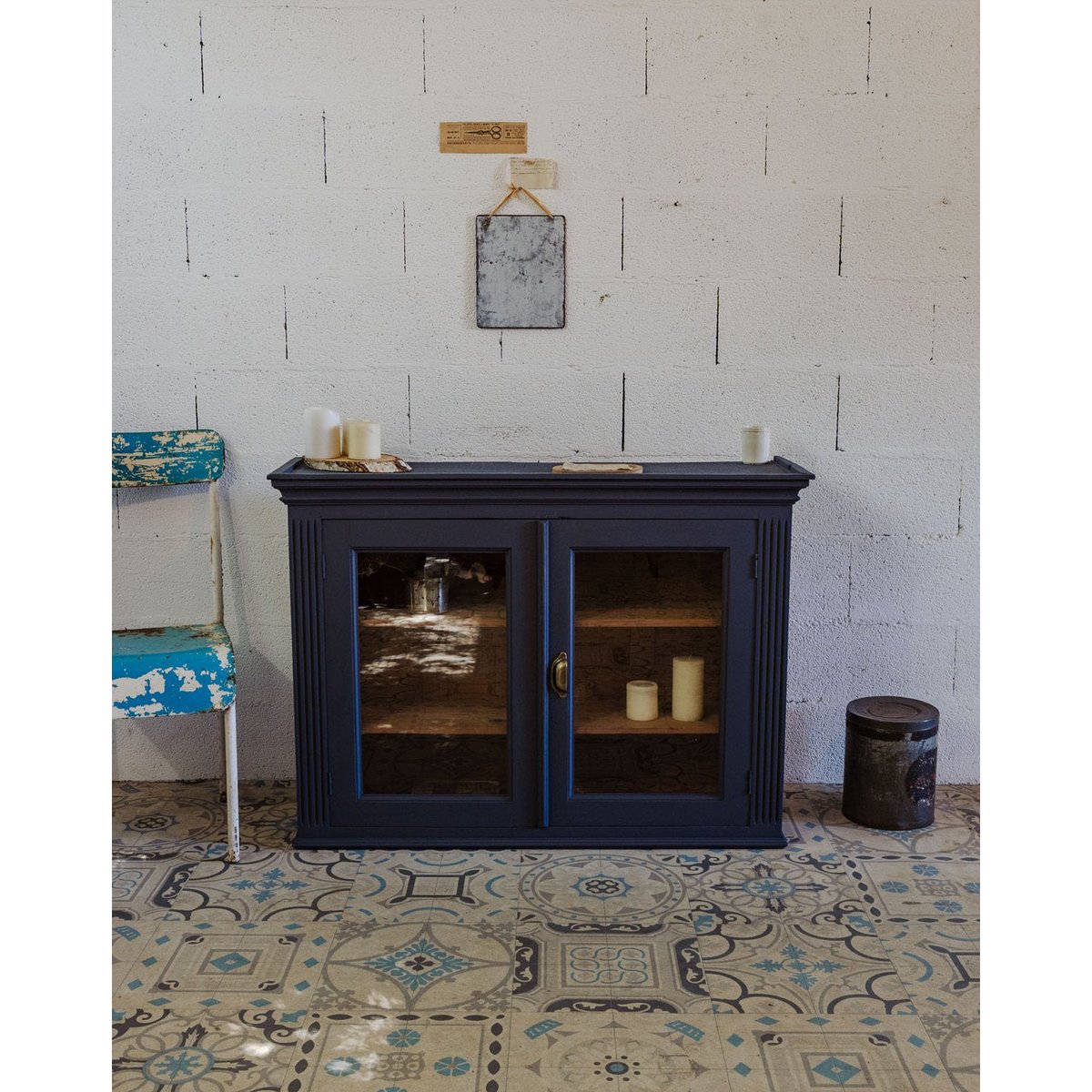 Vitrine en bois bleu foncé Victoria N°230 - Bon état bleu foncé, DEBONGOUT