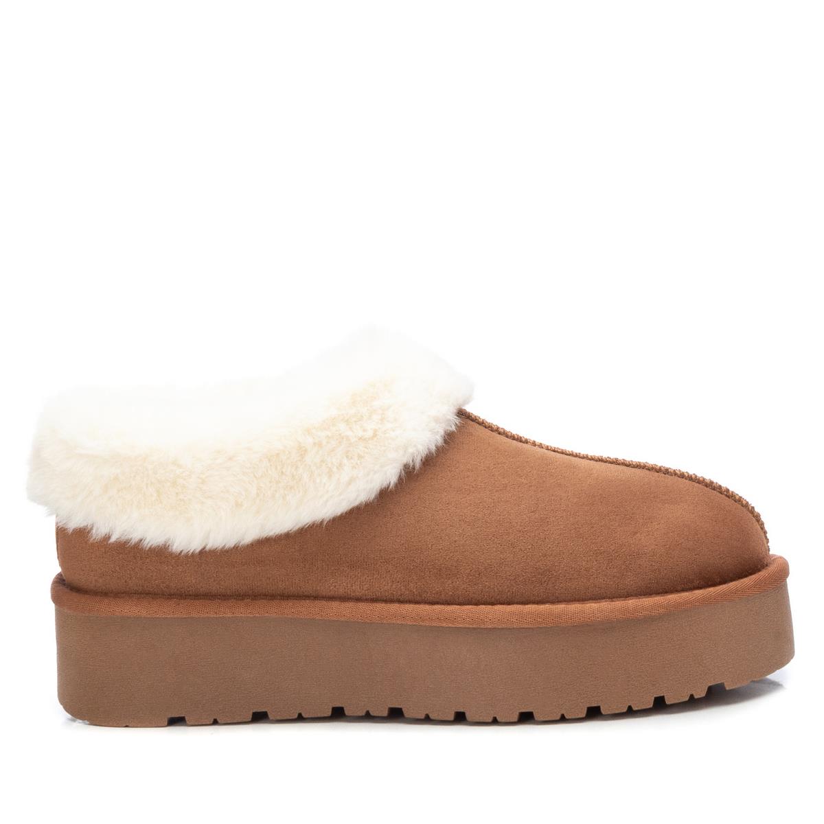 Baskets plate avec semelle en caoutchouc camel, XTI
