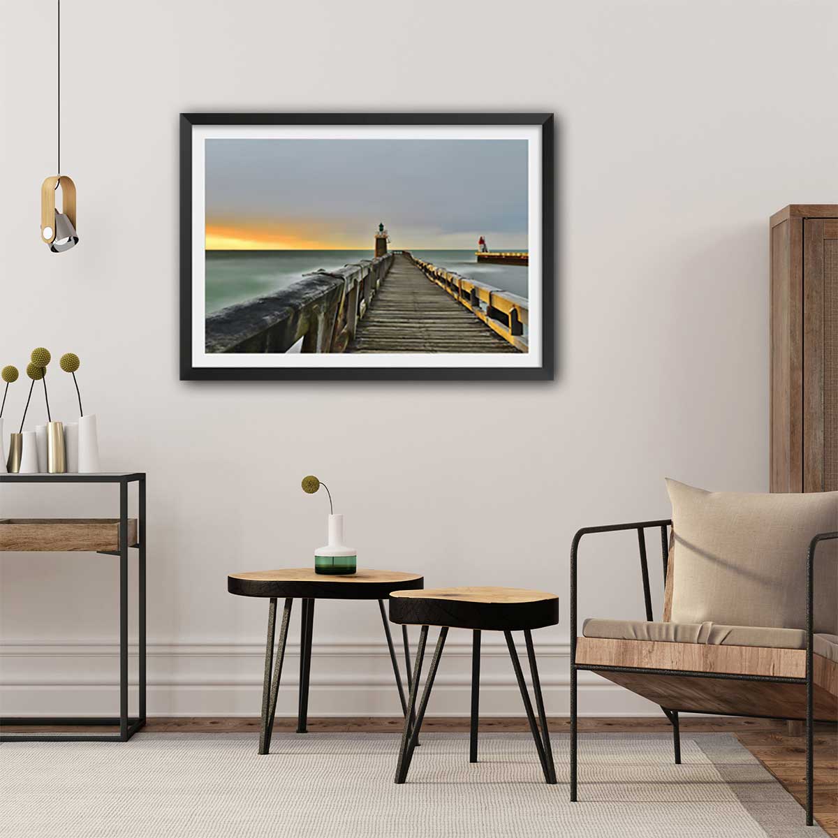 Affiche photo capbreton glassy sous estacade affiche + cadre en bois - noir, HEXOA