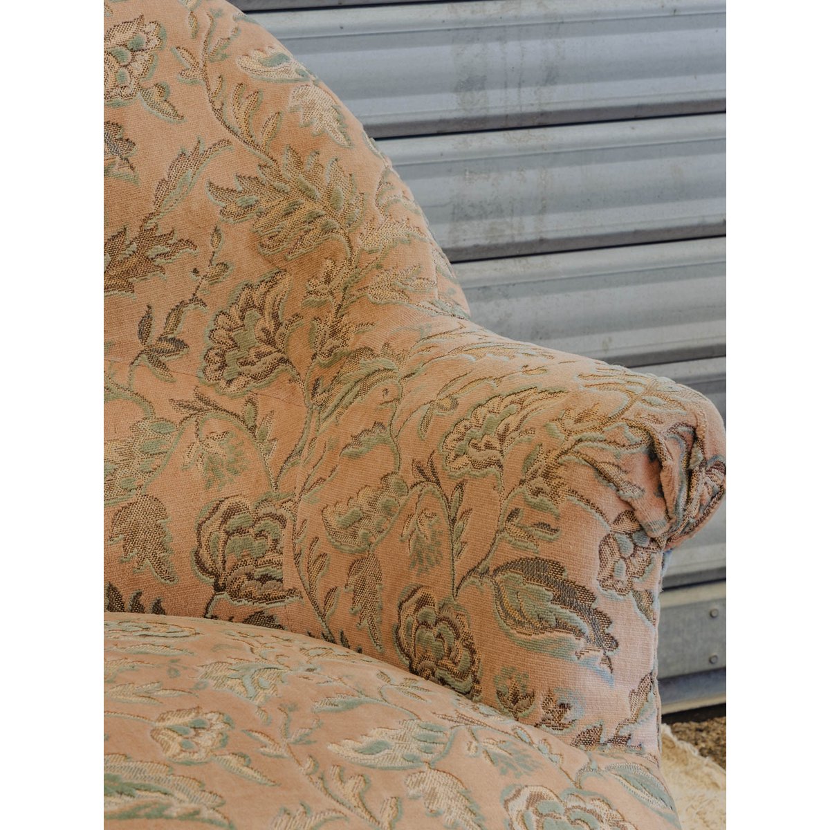 Banquette en tissu à motifs Martine N°159 - Bon état rose, DEBONGOUT