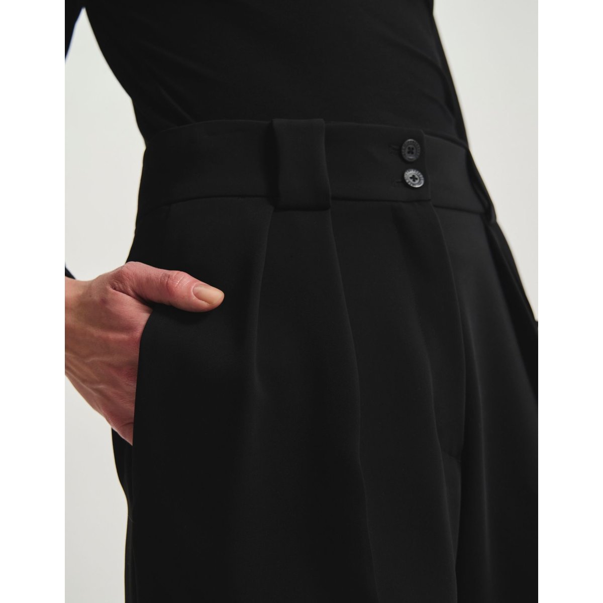 Pantalon à pinces Marlène noir, INES DE LA FRESSANGE PARIS