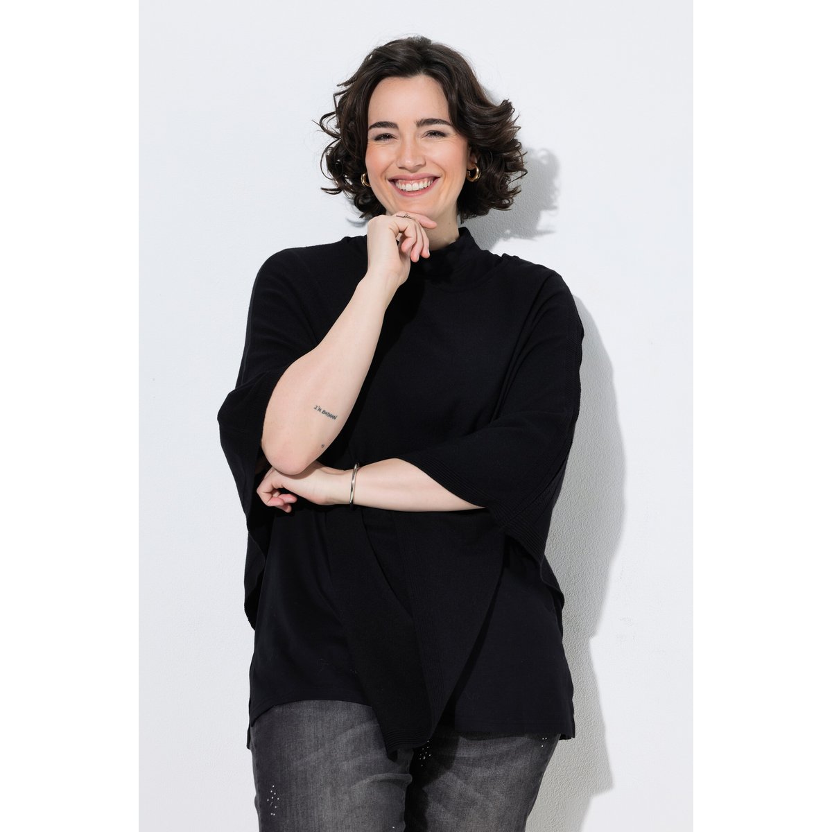 Poncho en maille, base en pointe noir, ULLA POPKEN