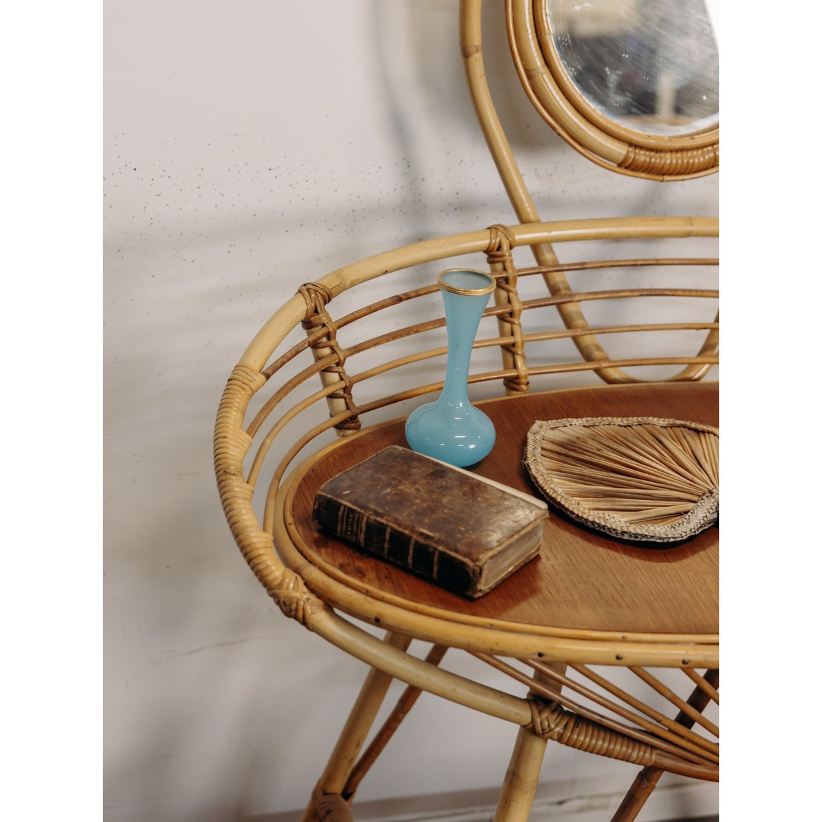 Coiffeuse et sa chaise en rotin Louise N°354 - Bon état bois clair, DEBONGOUT