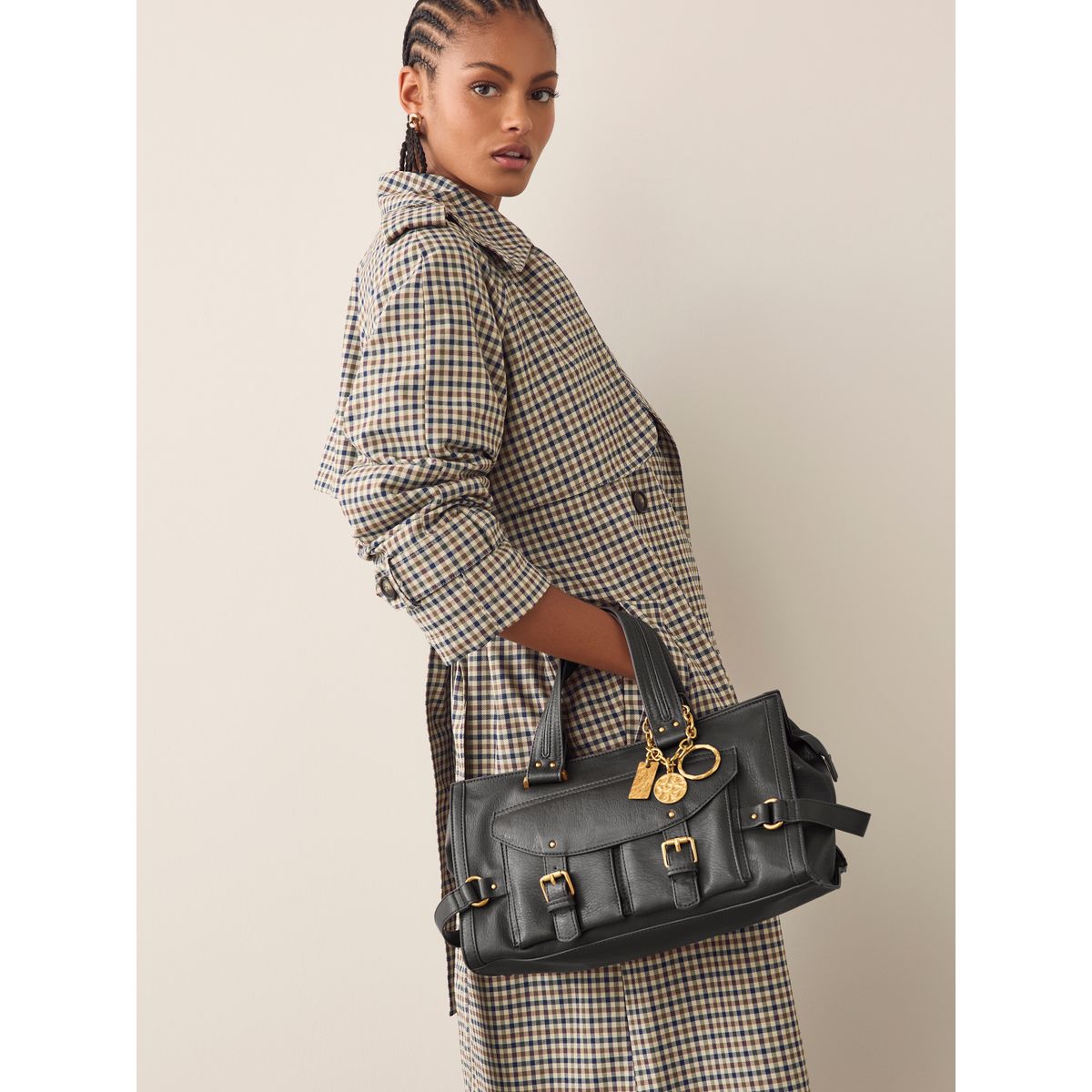 Sac à main avec boucle et breloques noir, NEXT