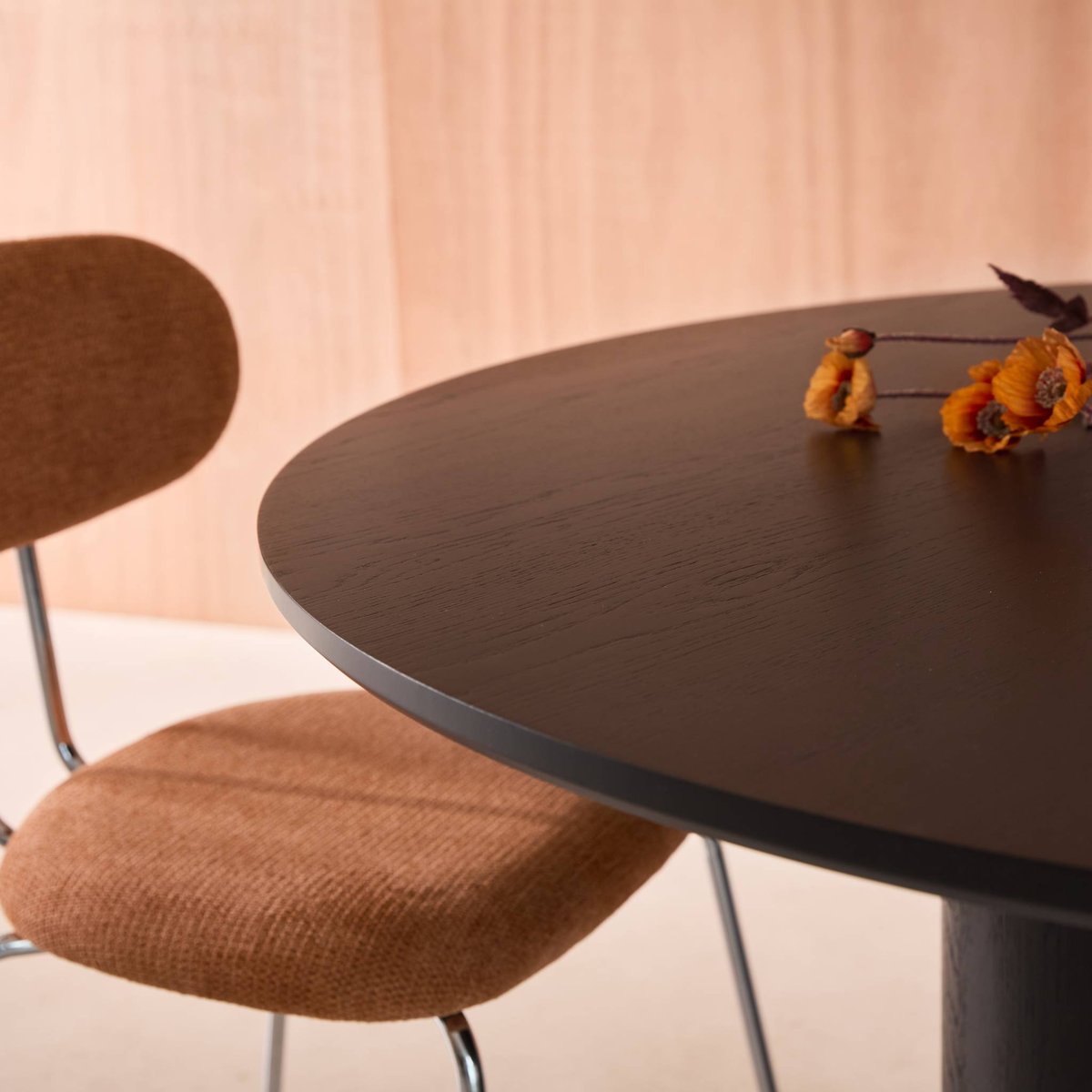 Table à manger ronde bois d'hévéa et placage chêne 4 places LEONORE naturel, SWEEEK