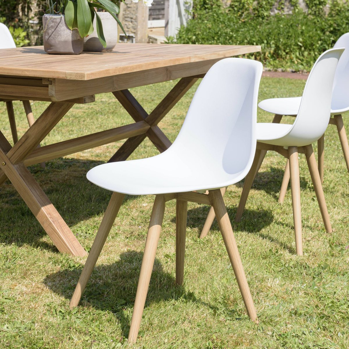Chaise de jardin style scandinave assise blanche pieds couleur naturelle (lot de 2) GIJON blanc, PIER IMPORT