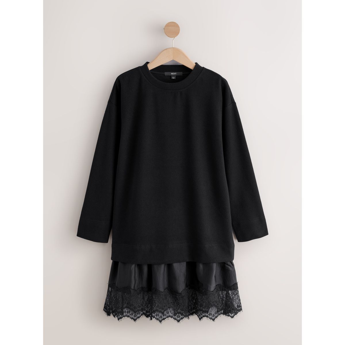 Pull doux et jupe en dentelle 2-en-1 noir, NEXT