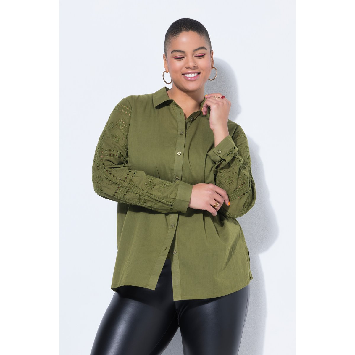 Chemisier droit à manches longues, broderies olive, STUDIO UNTOLD