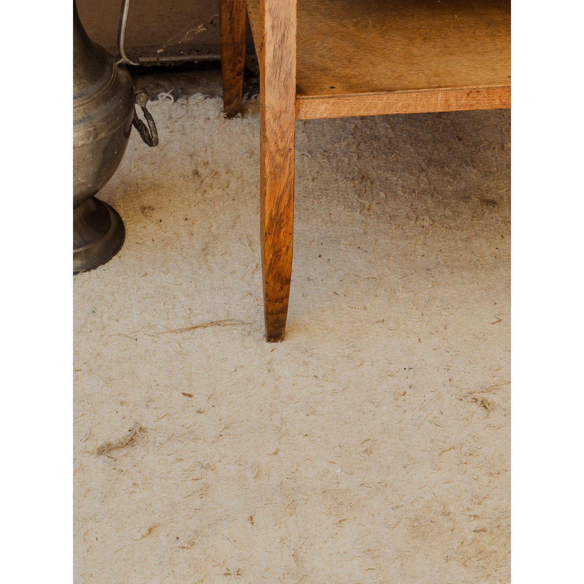 Table d'appoint en bois Francine N°1079 - Bon état bois clair, DEBONGOUT