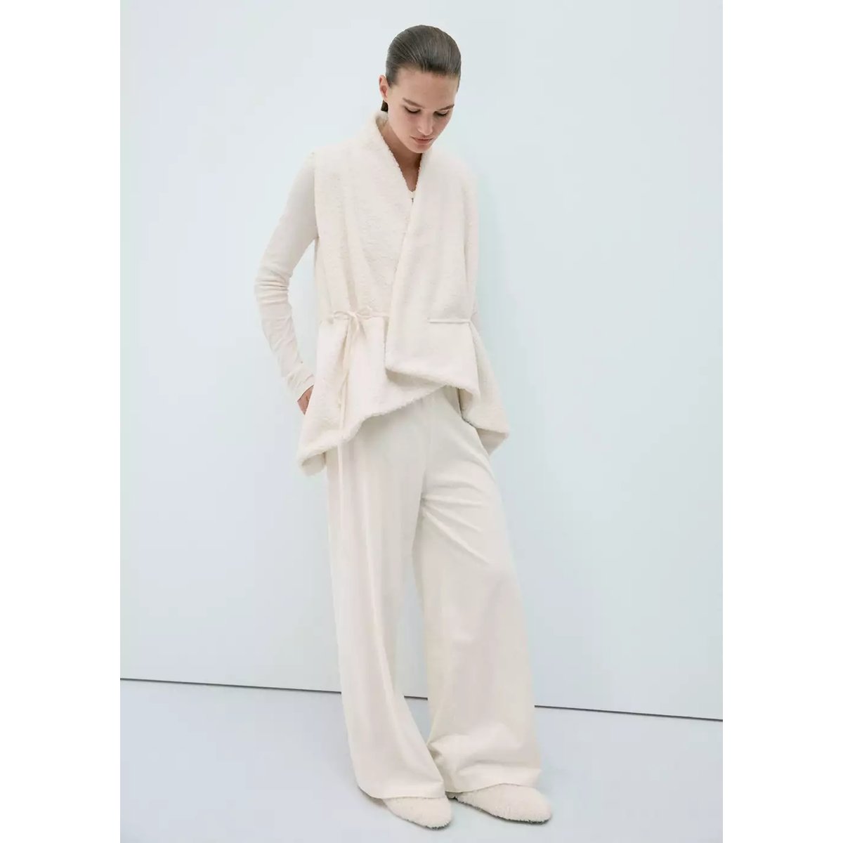 Gilet imitation mouton retourné croisé ivoire, MANGO