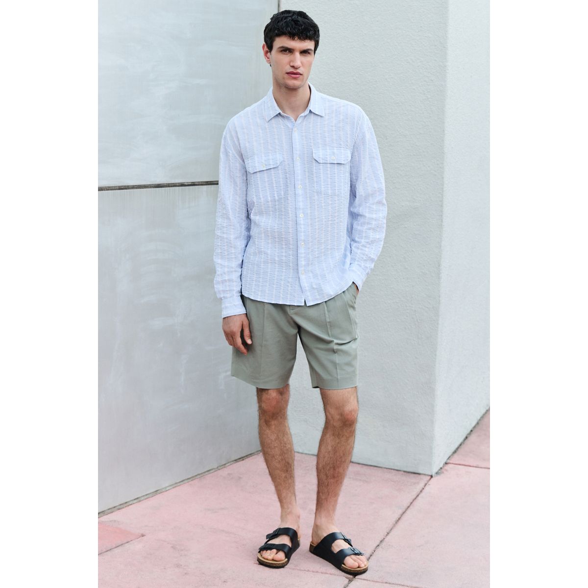 Short ajusté en coton avec lin et lyocell vert sauge, NEXT