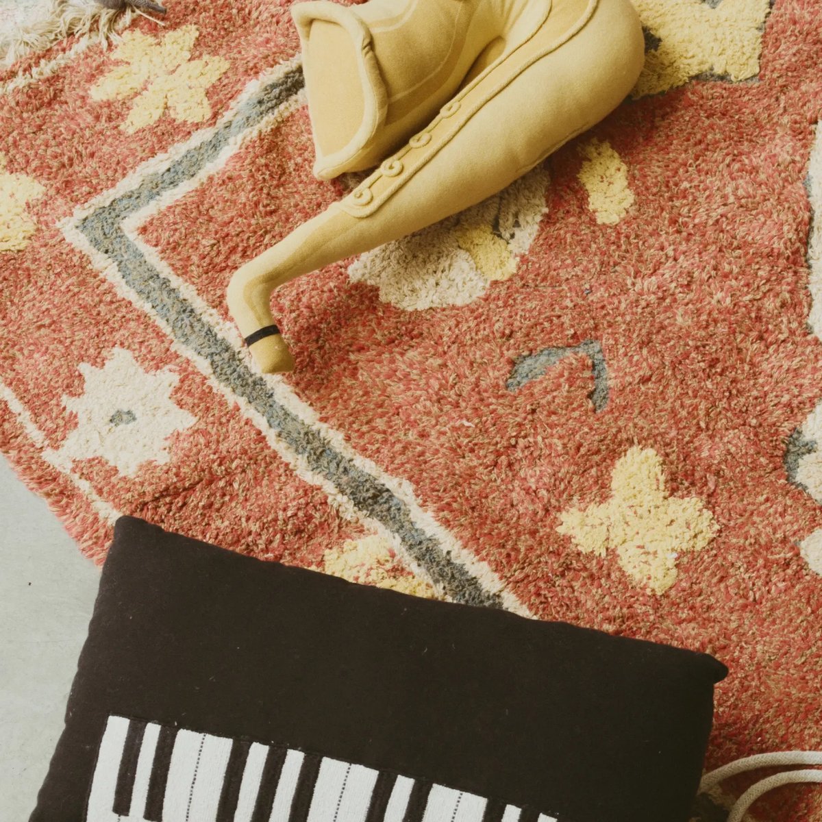 Coussin Saxophone MUSIC STUDIO miel foncé, noir, LORENA CANALS
