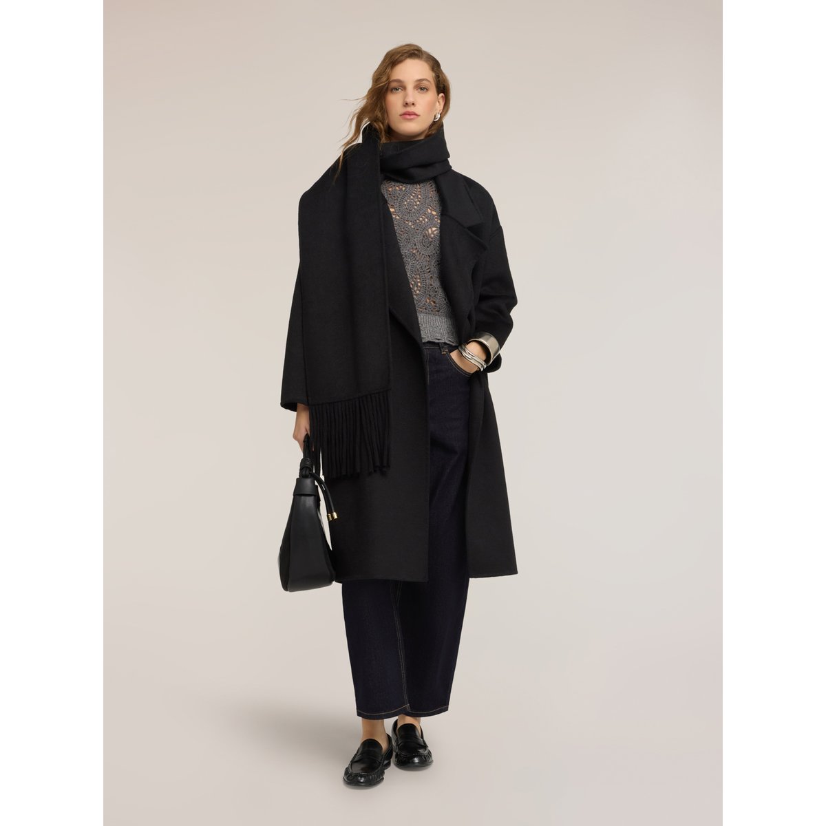 Manteau croisé noir, MOTIVI