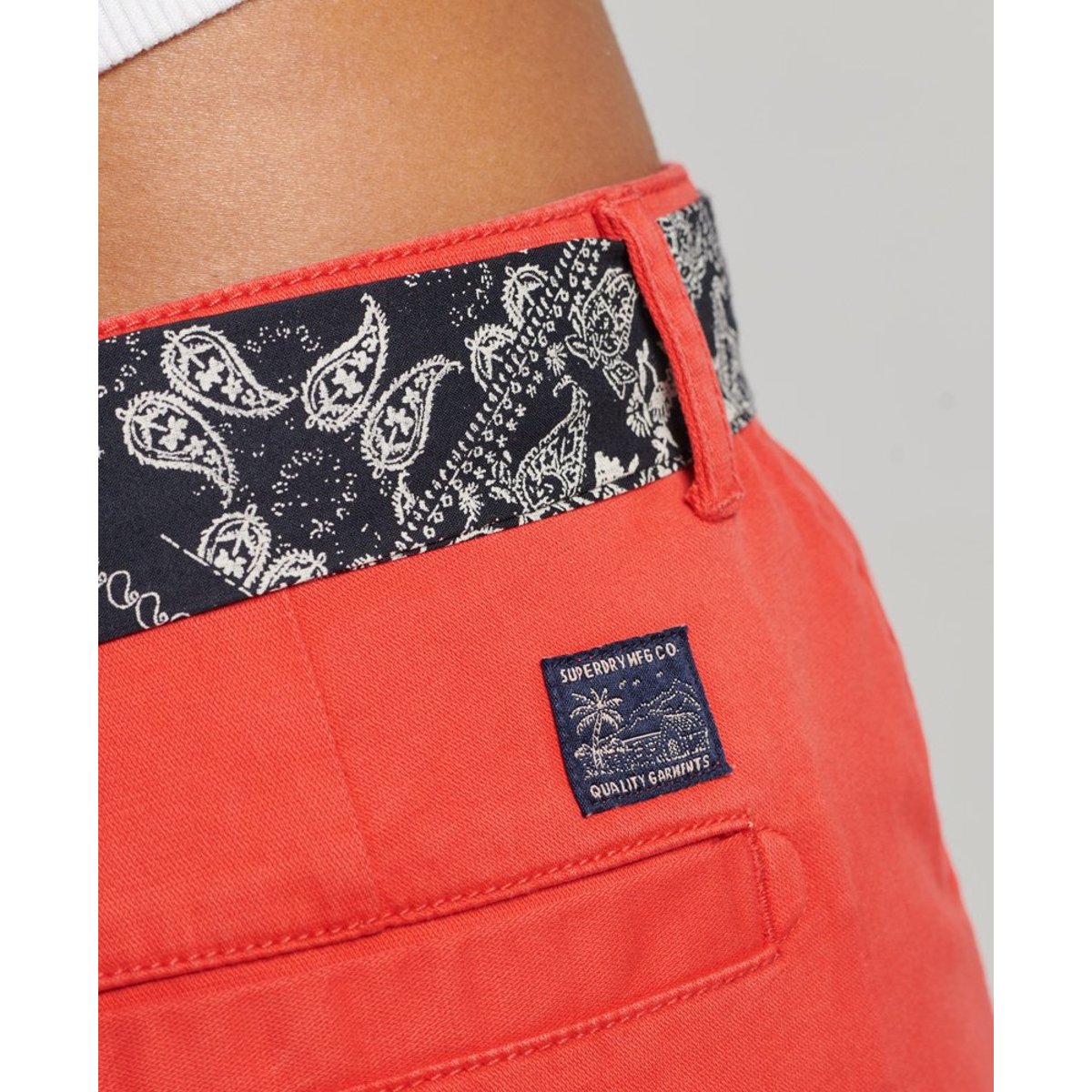Short chino avec ceinture bandana rouge soda pop, SUPERDRY