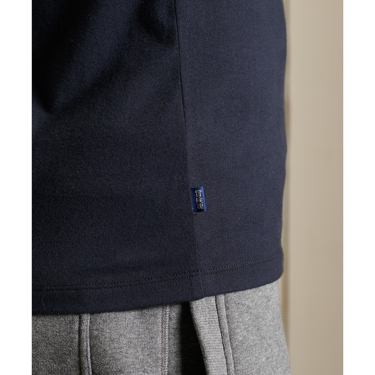 T-shirt col V Vintage Logo bleu marine, SUPERDRY
