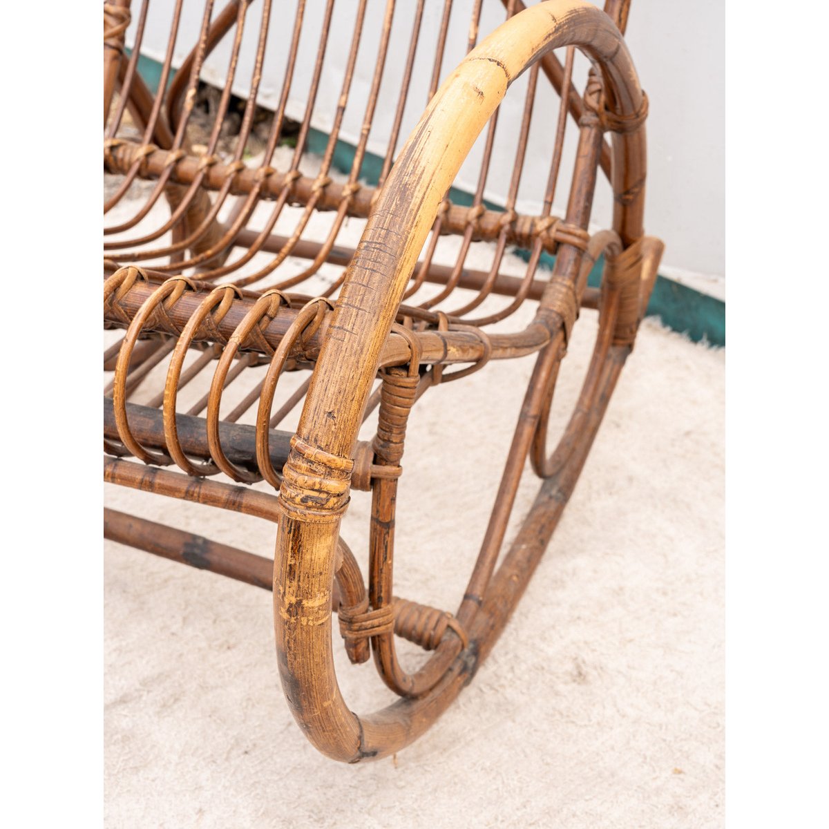 Rocking-chair en rotin Alibert N°90 - Bon état bois foncé, DEBONGOUT