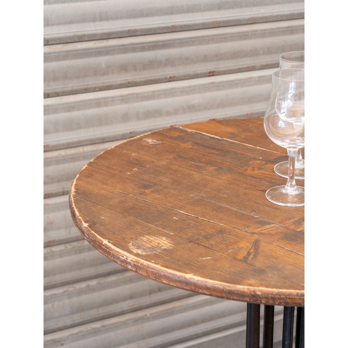 Table à manger bistro en bois et métal noir Denise N°1185 - Bon état bois foncé, DEBONGOUT