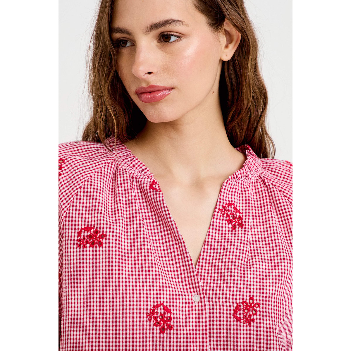 Blouse col v manches 3/4 broderie rouge, CACHE CACHE