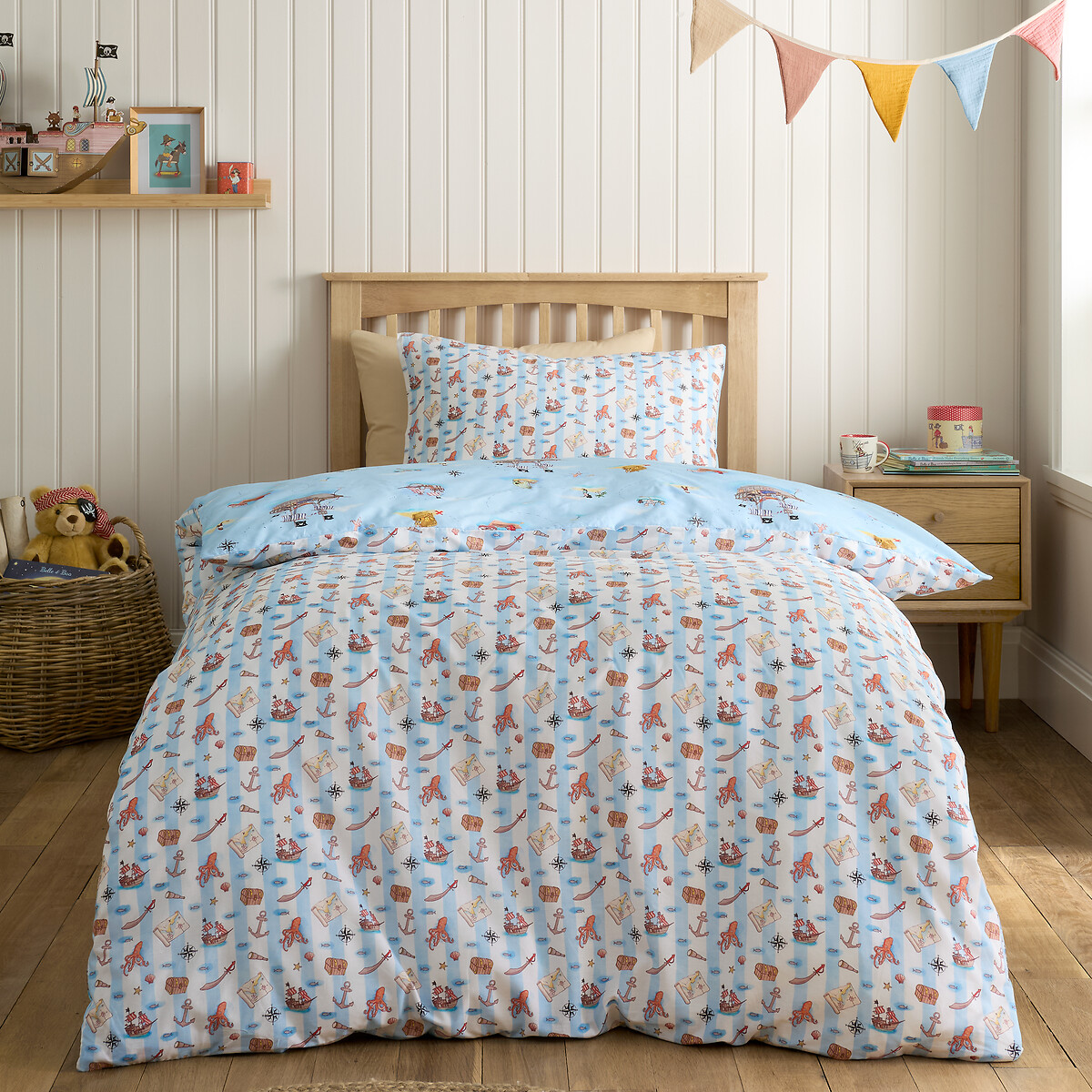 Pirates Reversible Cotton Duvet Cover and Pillowcase Set blue, BELLE & BOO