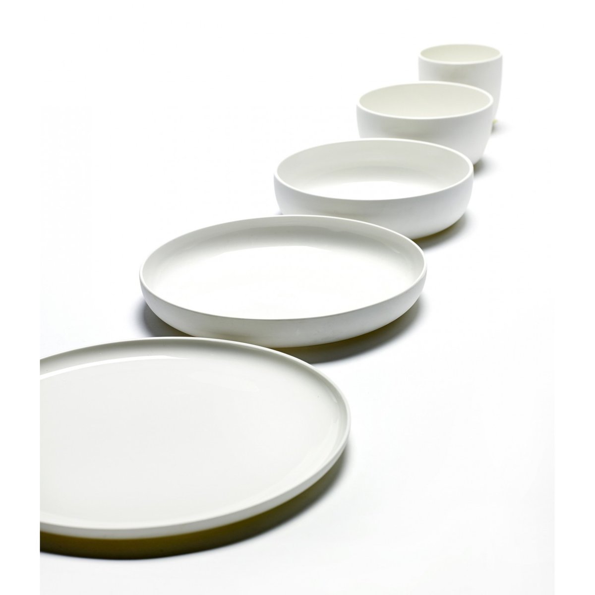 Assiette Plate Blanche L Diam 24 Base couleur  blanc mat à l'extérieur et blanc brillant à l'intérieur, SERAX
