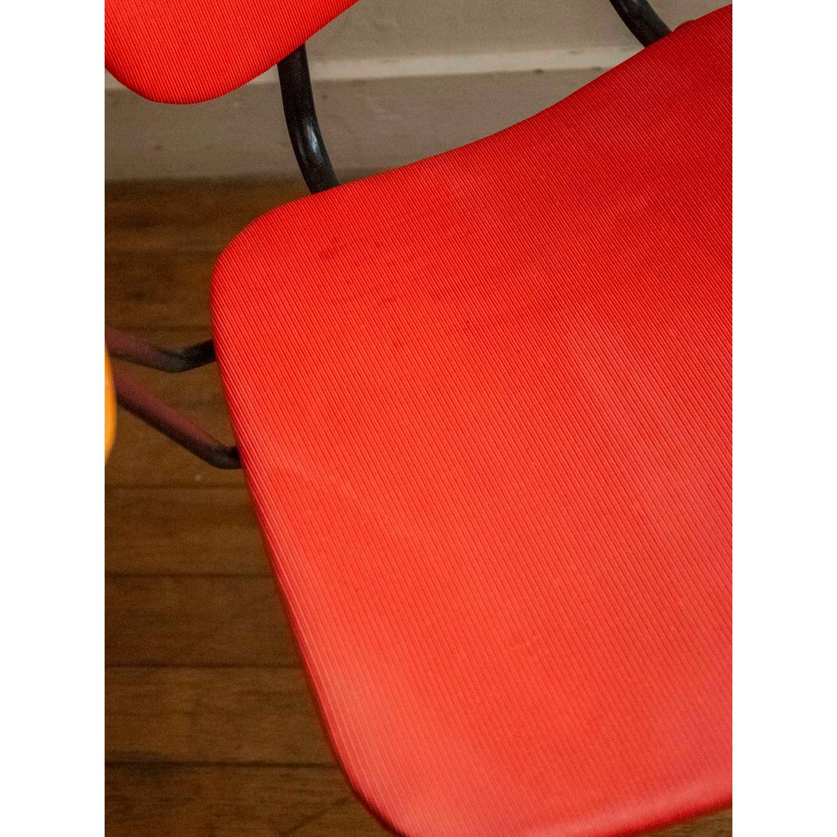 Chaise de bureau à l'élégance audacieuse Alma N°1648 - Bon état rouge, DEBONGOUT