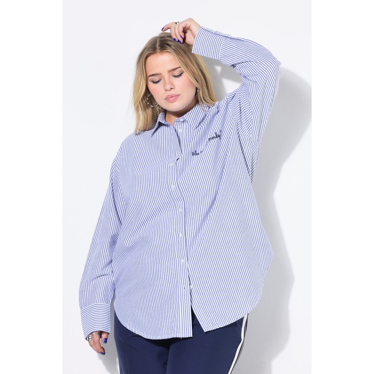 Chemisier oversize à rayures, broderie marine, STUDIO UNTOLD