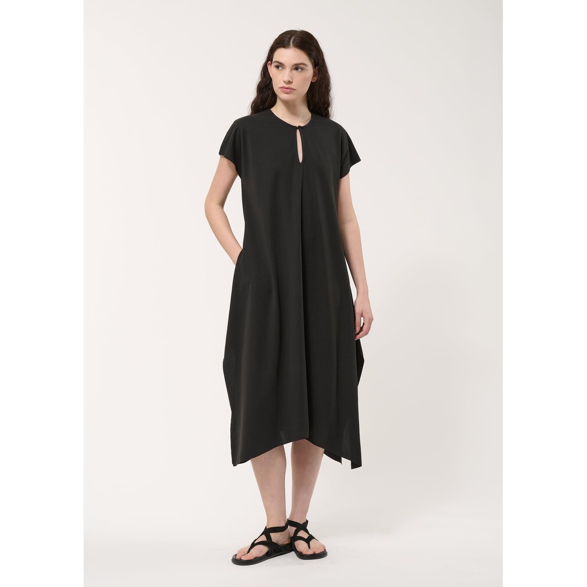 Robe longue fluide en jersey noir, HUMILITY
