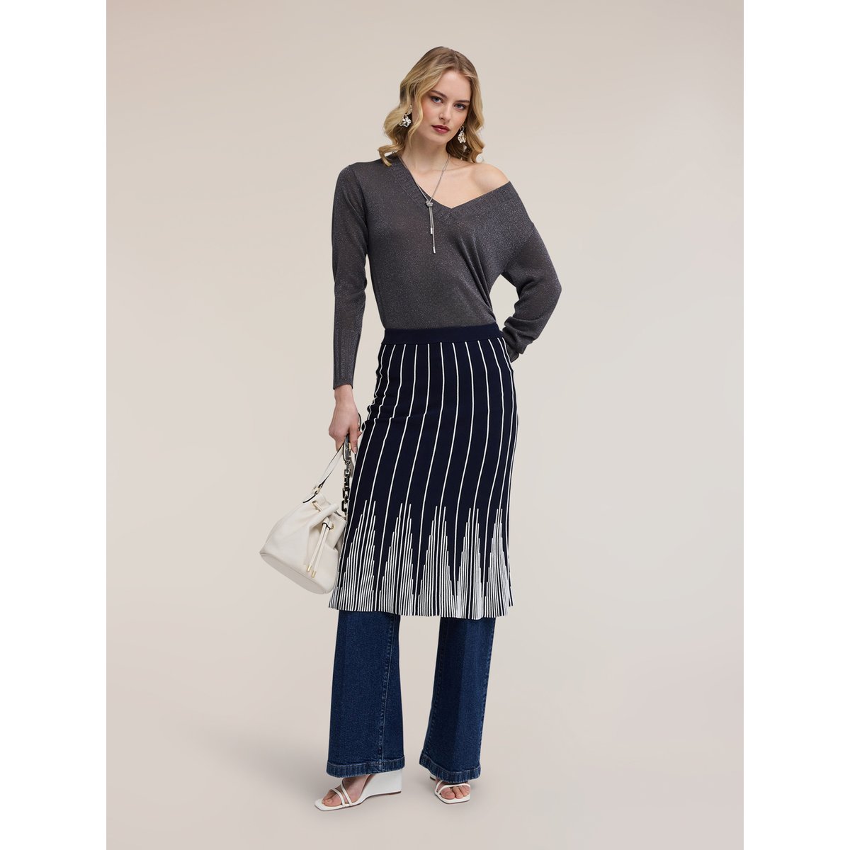 Pull col V gris, MOTIVI