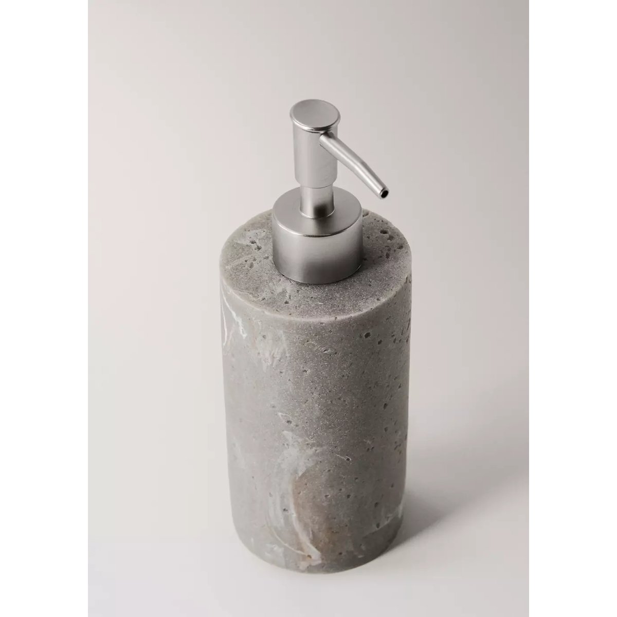 Distributeur de savon en résine effet travertin gris clair/pastel, MANGO HOME