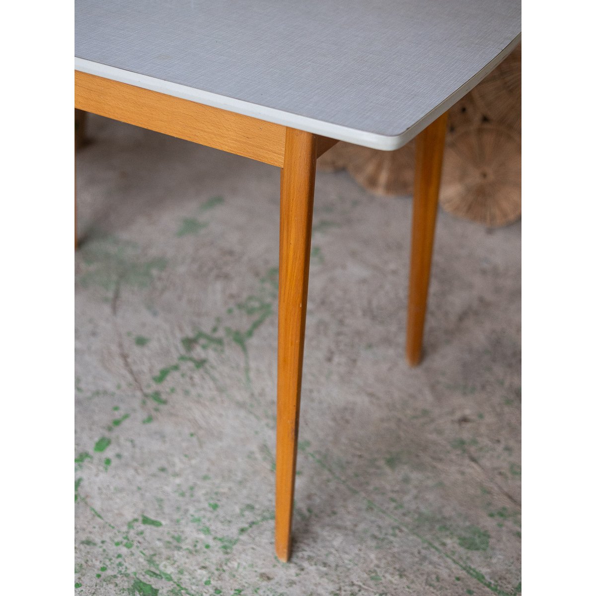 Ensemble de table et chaises scandinaves Auguste N°22 - Bon état bois clair, DEBONGOUT