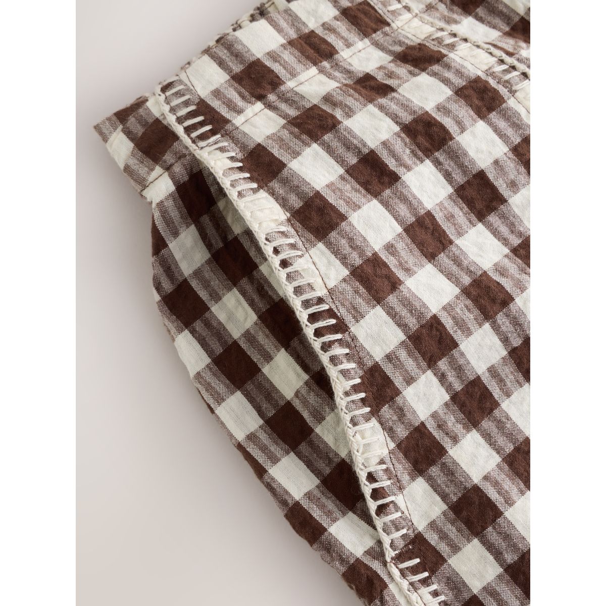 Pantalon droit court avec imprimé homards vichy marron chocolat, NEXT