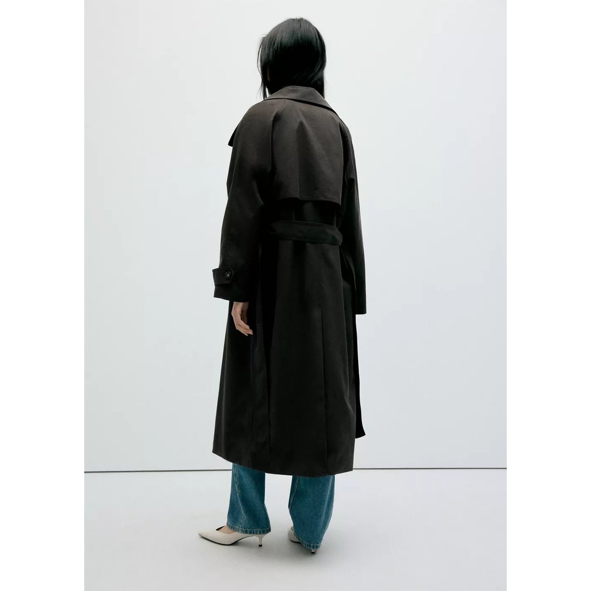 Trench long avec col montant et ceinture chocolat, MANGO