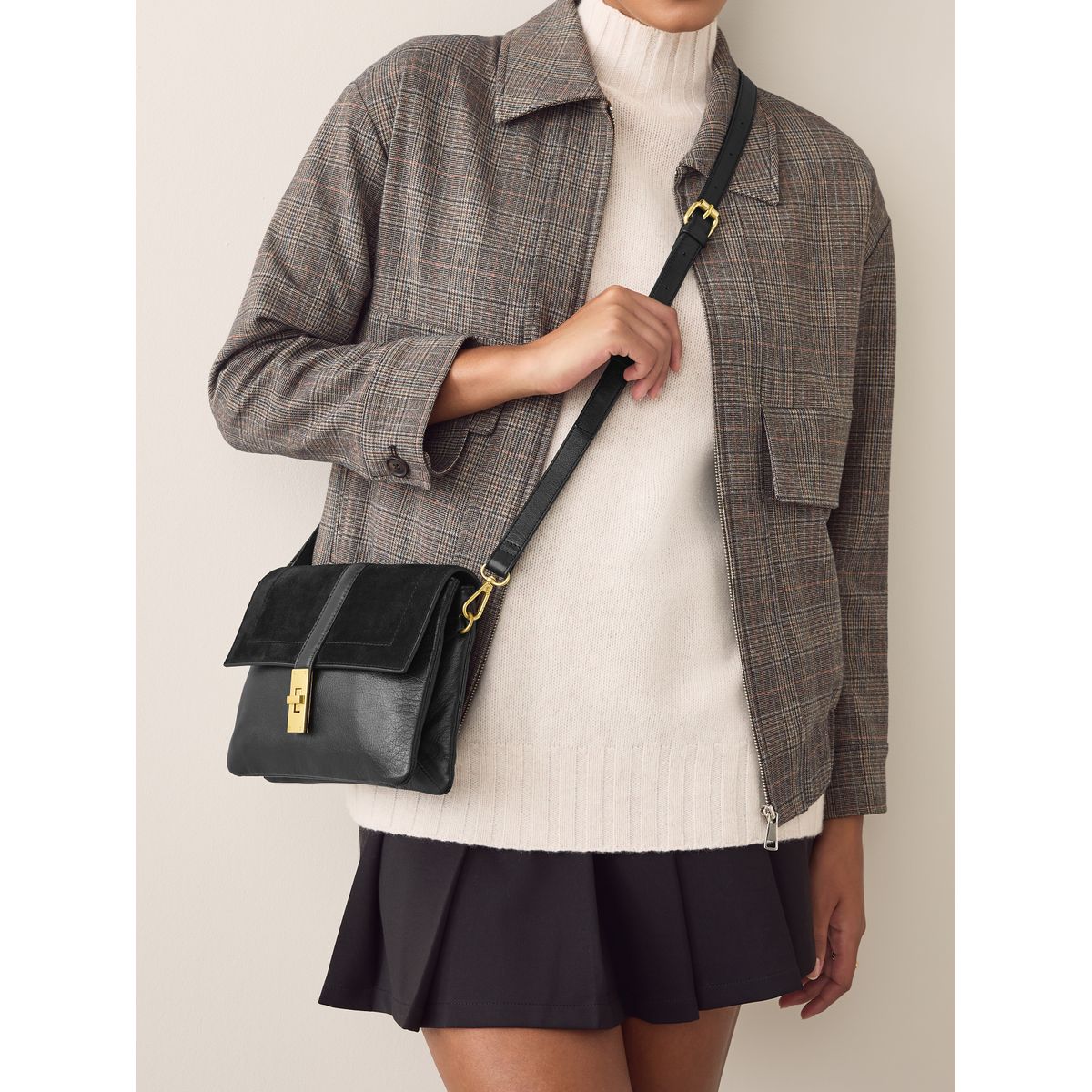 Sac à bandoulière en cuir effet croco noir, NEXT