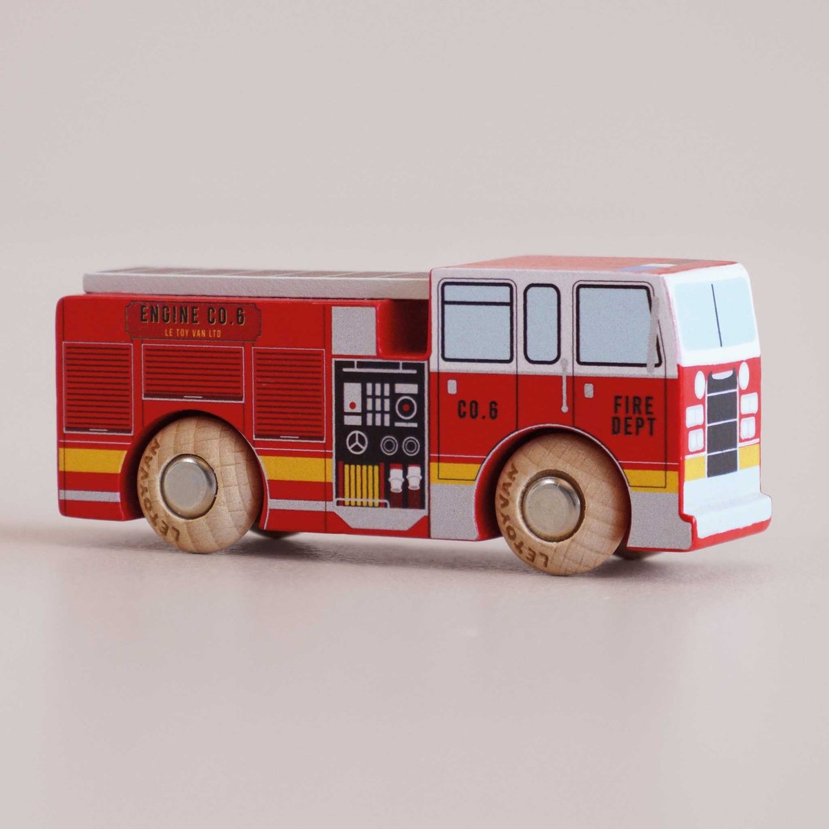 Camion de pompiers Quinn No 44 rouge, LE TOY VAN