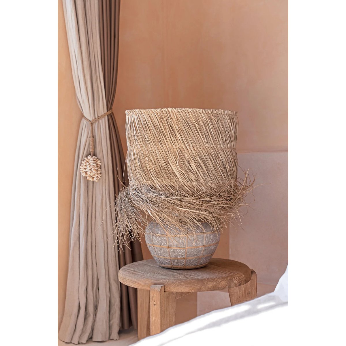 Lampe de table en terre cuite et herbe LIPSI béton naturel, BAZAR BIZAR