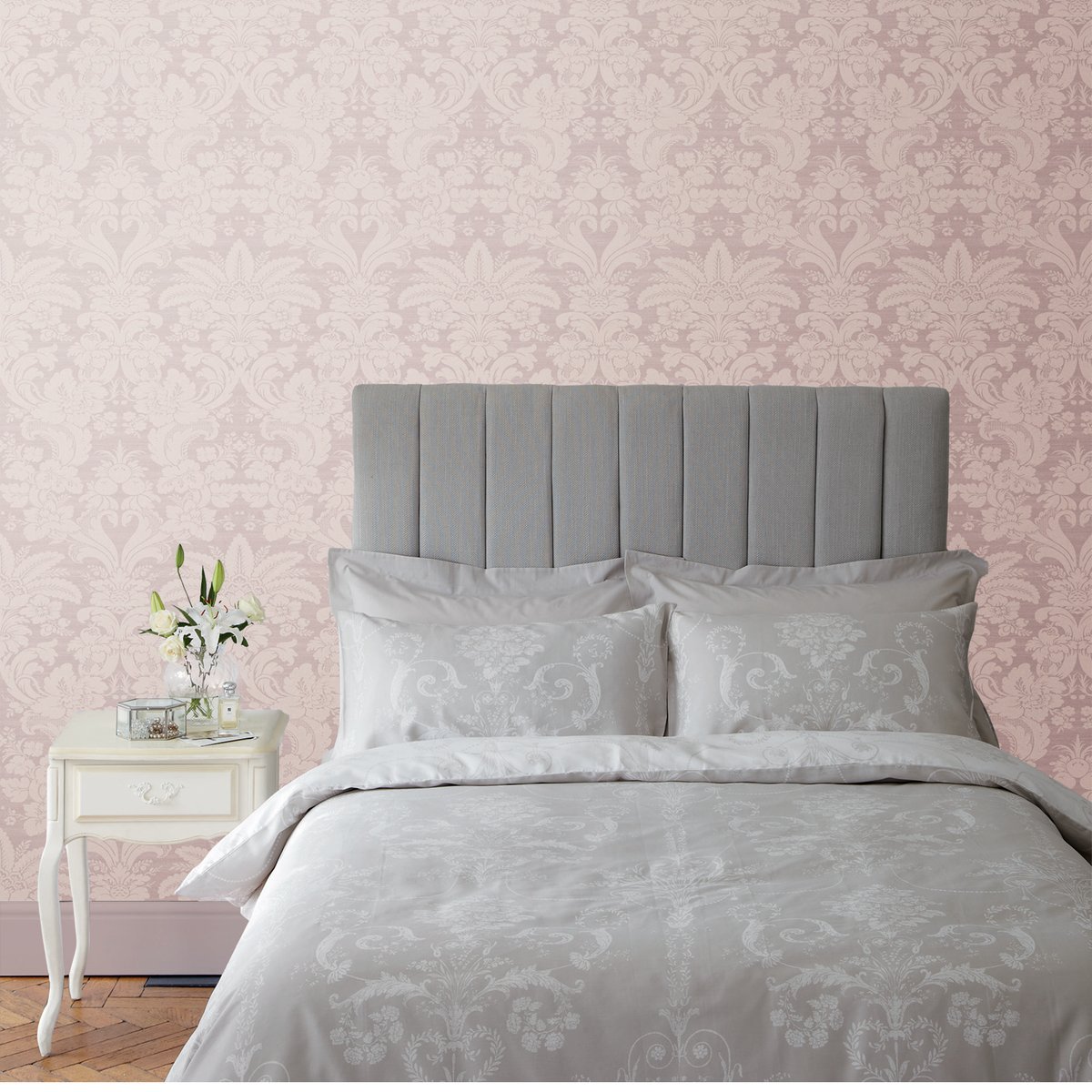 Papier peint Ornements Martigues Sugared parme, LAURA ASHLEY