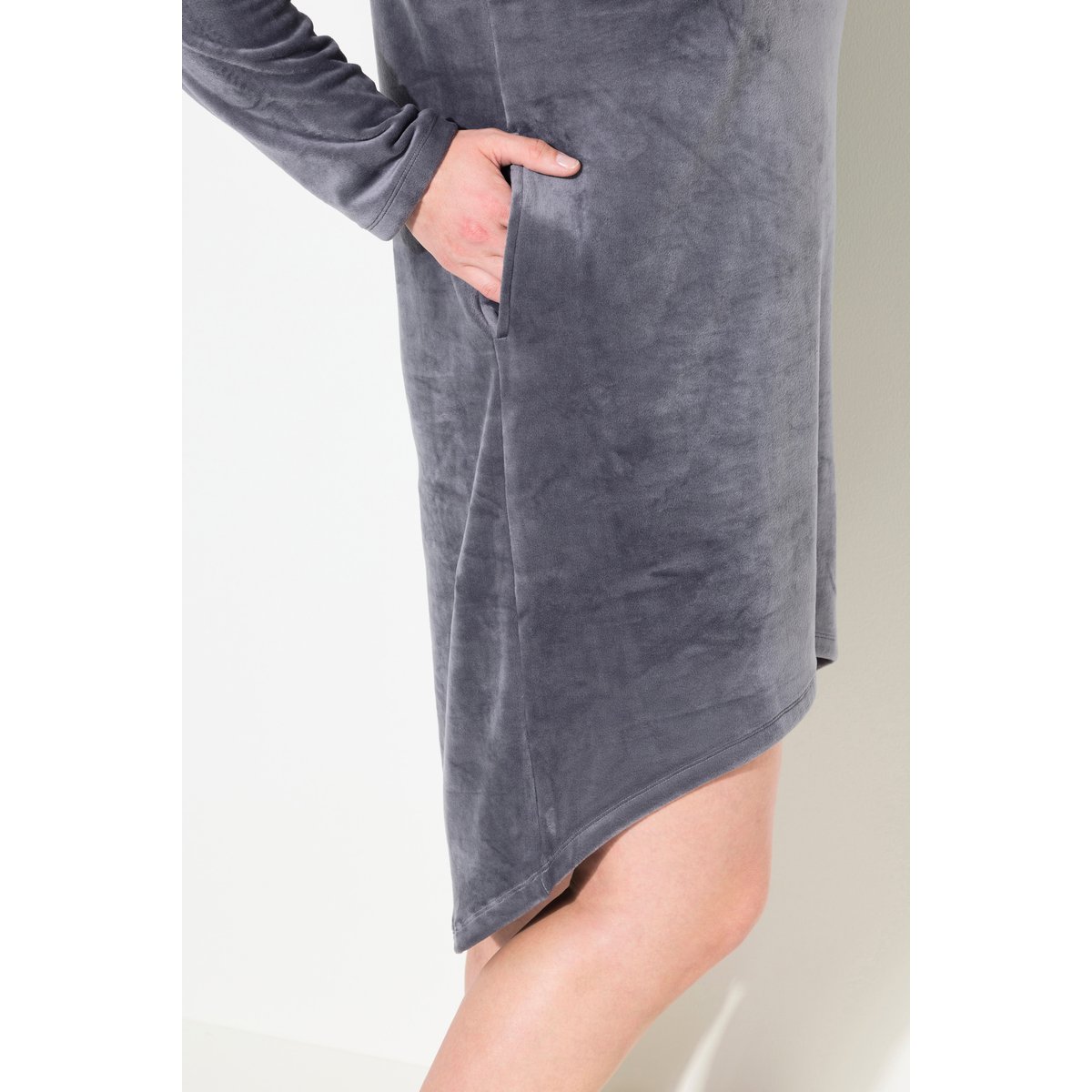 Robe d'intérieur en velours gris foncé, ULLA POPKEN