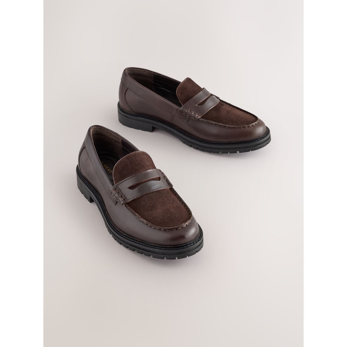 Mocassins habillés en cuir daim marron, NEXT