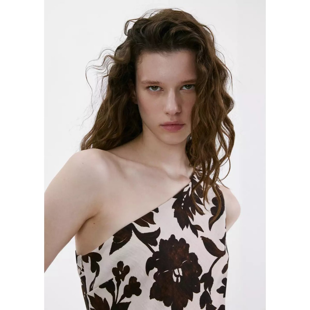 Robe asymétrique imprimé fleuri marron, MANGO